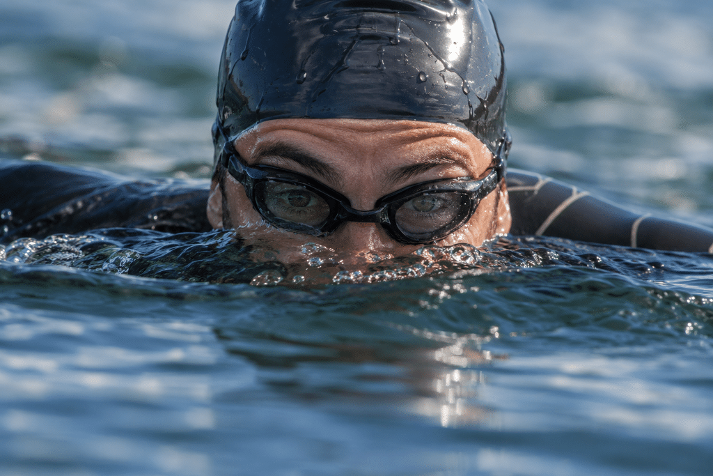 Detalle del momento de sighting en natación en aguas abiertas